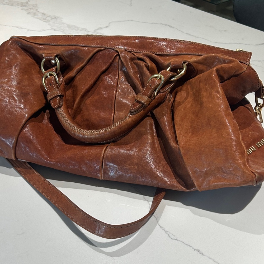 MIU MIU designer leather purse   Perfect condition great size